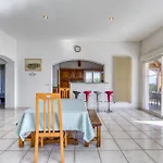 6-7p Avec Jardin Et Piscine Villa *