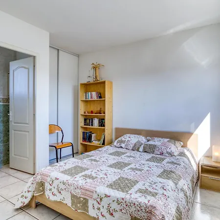6-7p Avec Jardin Et Piscine Villa