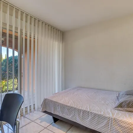 6-7p Avec Jardin Et Piscine