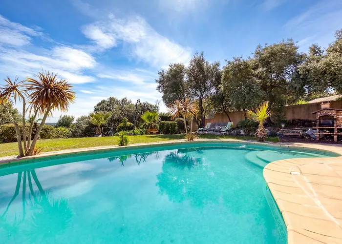 Villa 6-7p Avec Jardin Et Piscine *