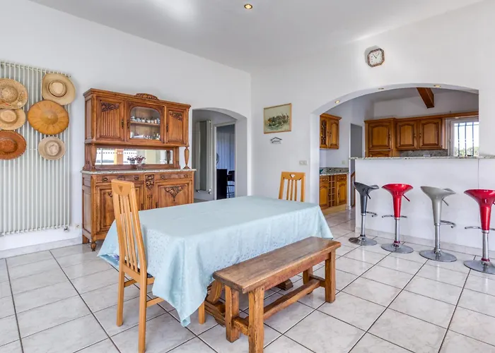 6-7p Avec Jardin Et Piscine *