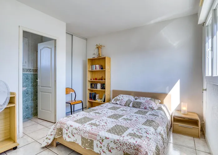 6-7p Avec Jardin Et Piscine Villa